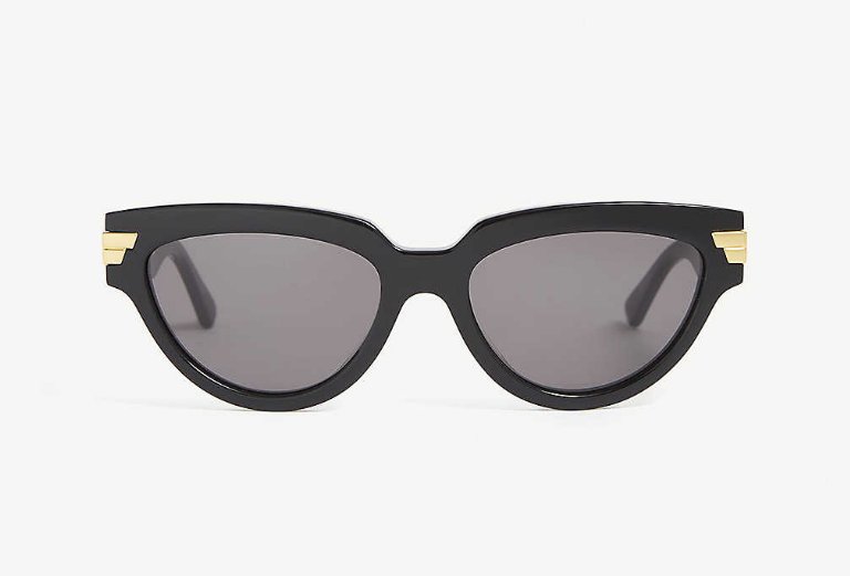 Sunglasses Veneta 1035S Cat-Eye in Black and Grey 