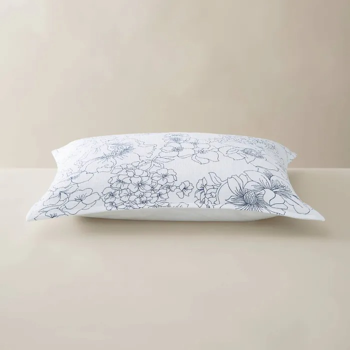 AW22 LINEAR FLORAL PILLOW CASE OXFORD BLUE